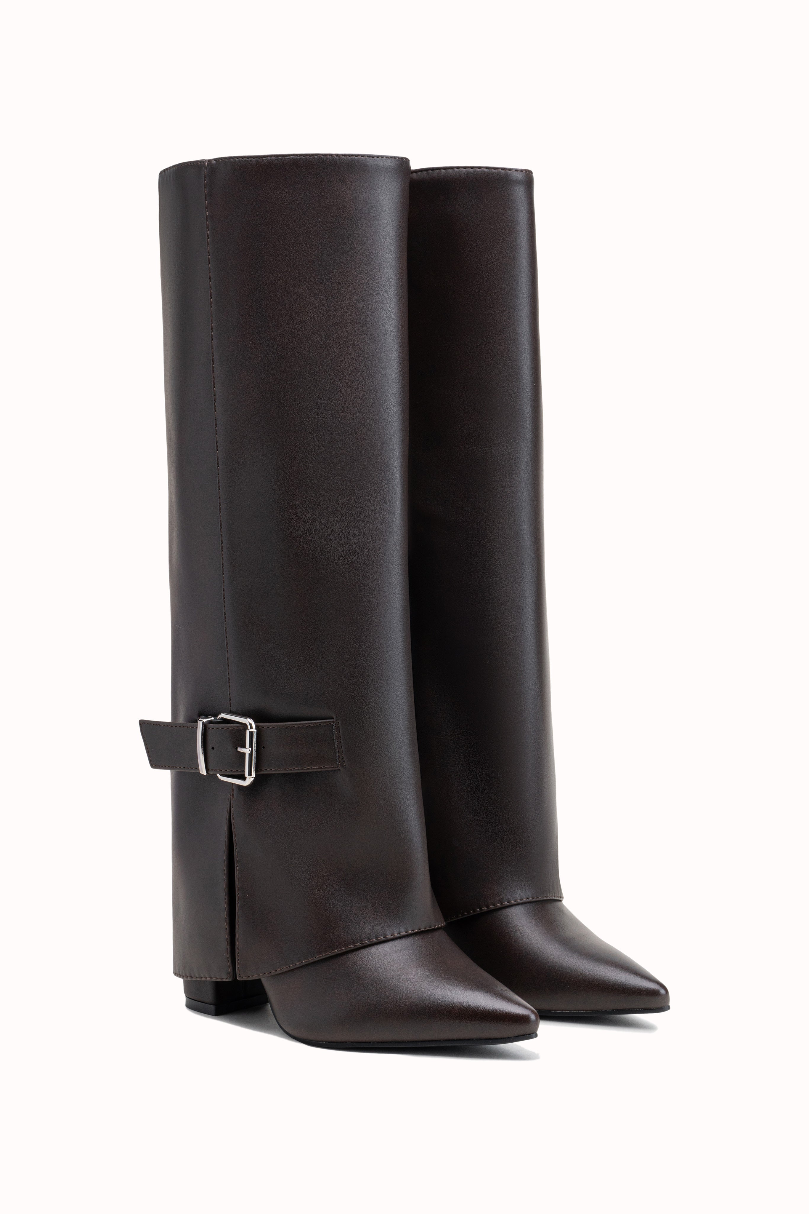 Bottes hautes talons carrés bouts pointus à rabats et boucles