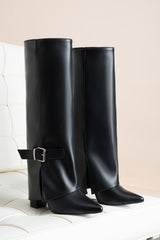 Bottes hautes talons carrés bouts pointus à rabats et boucles