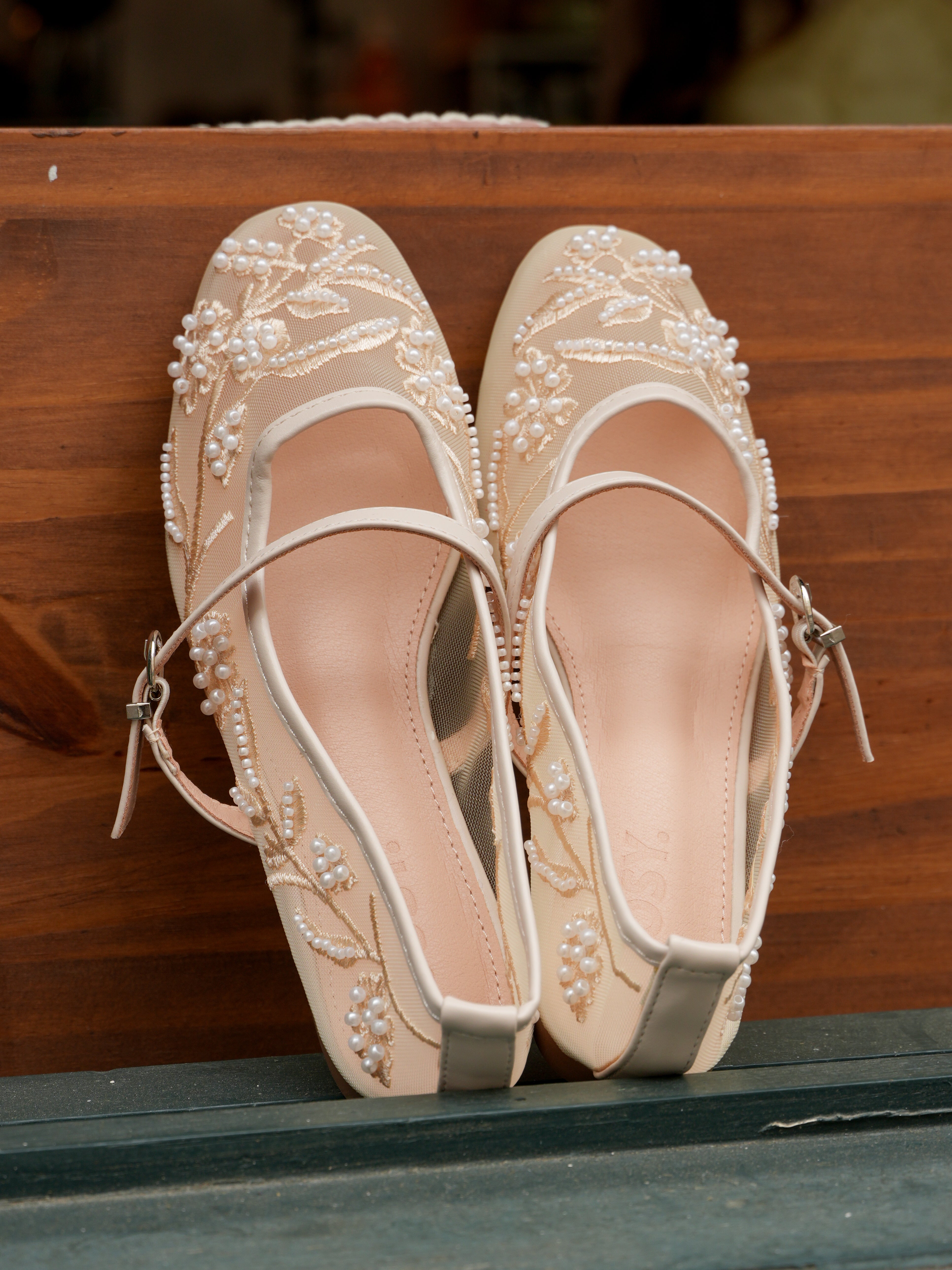 Ballerines en mesh brodées avec détails perlés