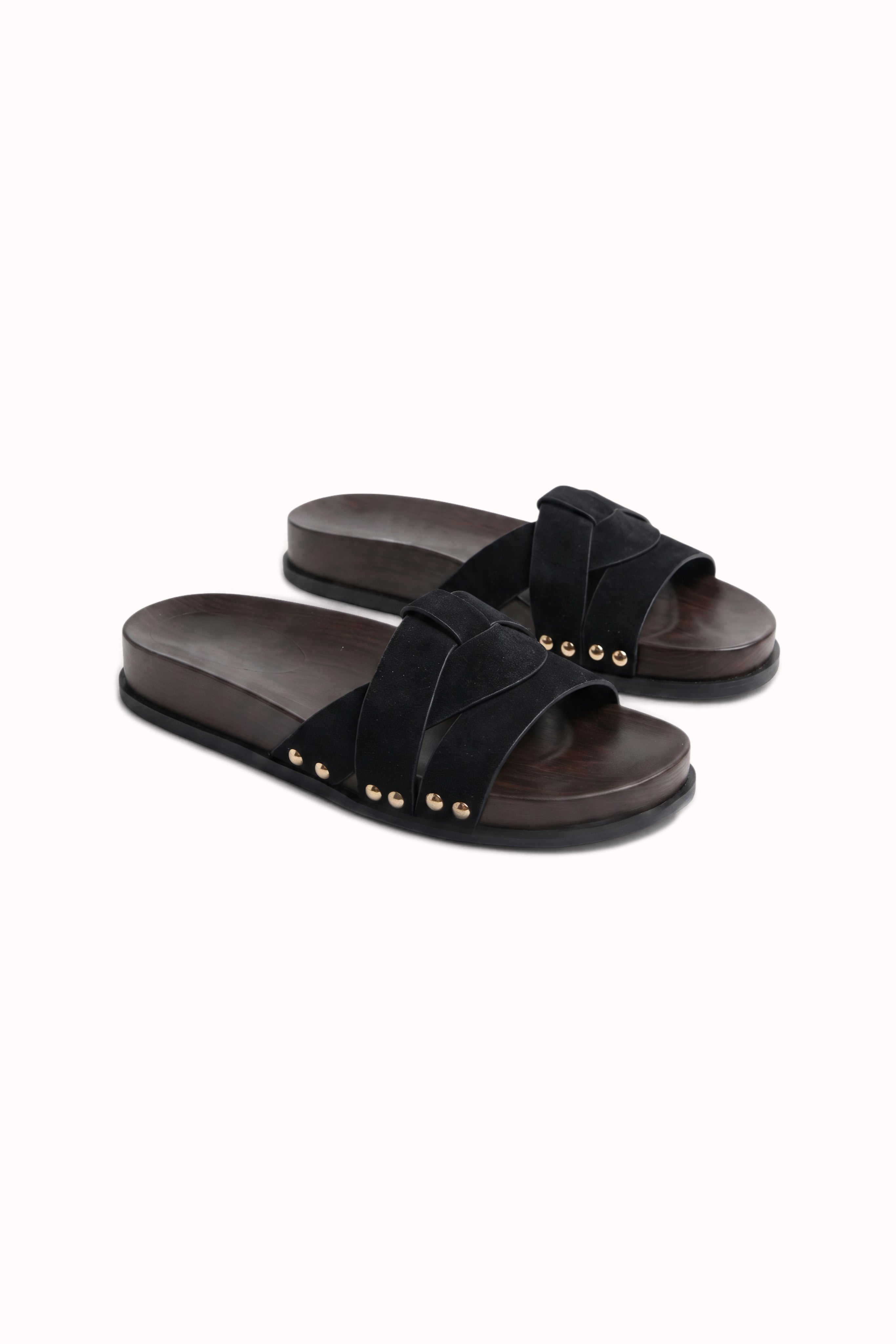 Mules plates à brides croisées et détails cloutés
