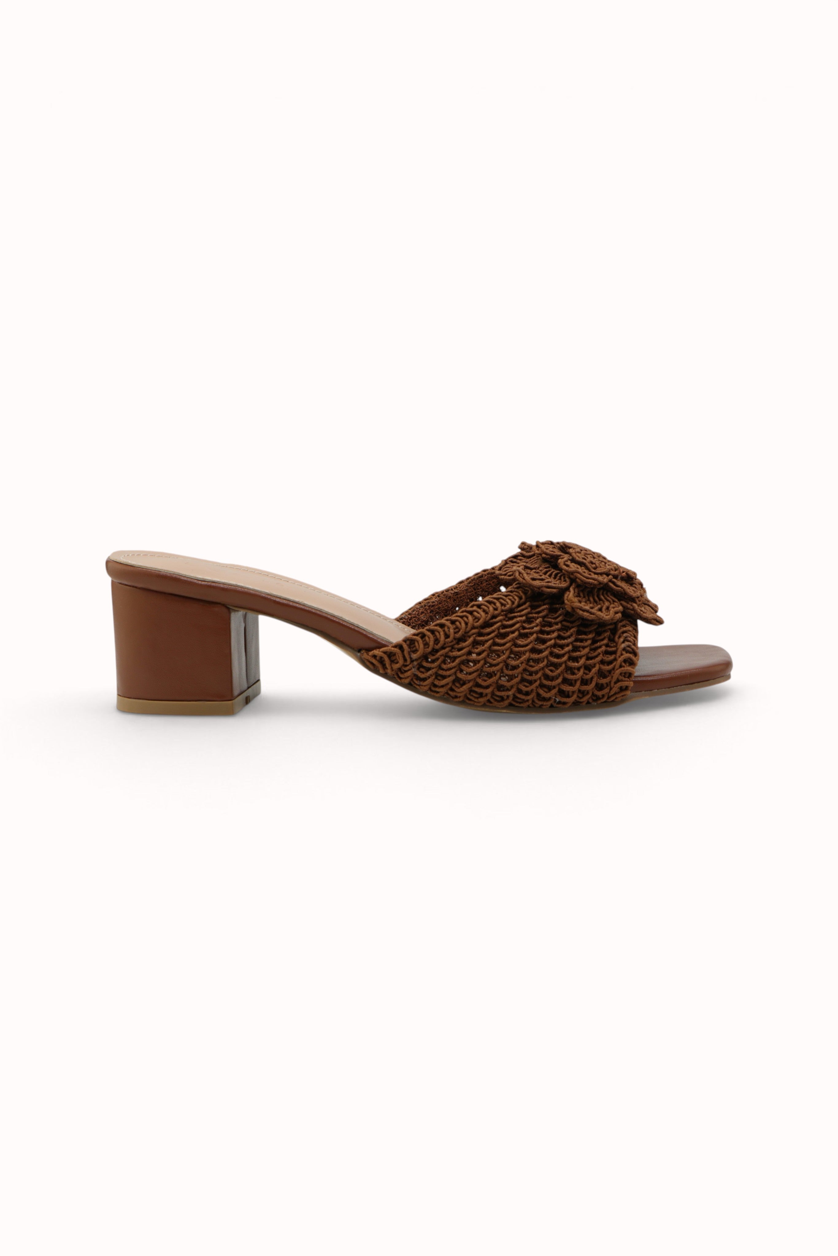 Mules à talon carré ornée d'une fleur en Raphia Crochet - Marron
